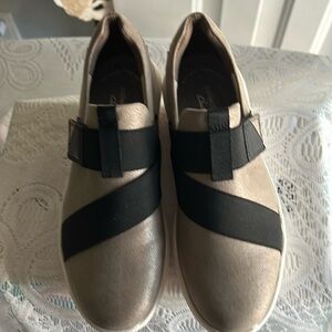 Clark’s Kayleigh Charm Sneakers. Size 5.5.